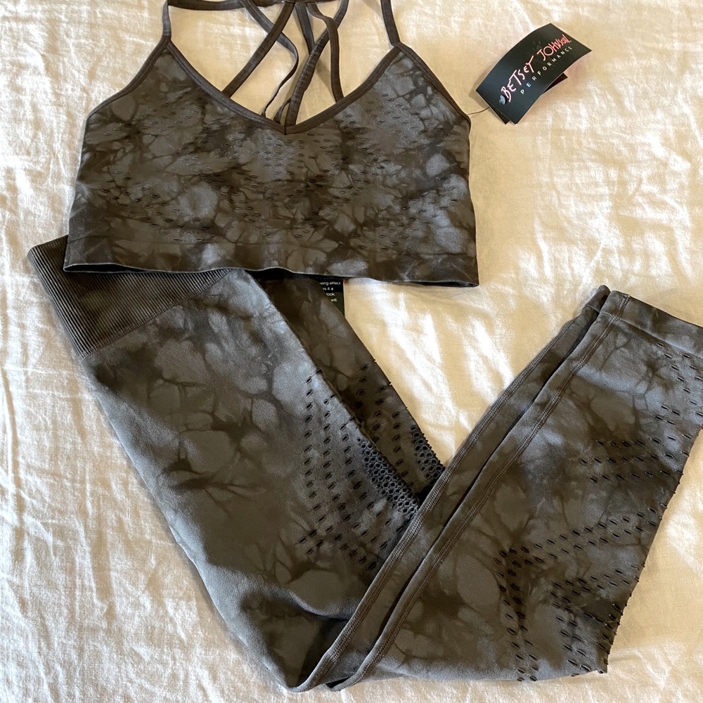 Betsy Johnson performance set M